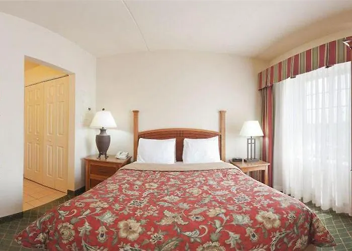 Отель Homewood By Hilton Naperville 3*